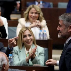 Nureddin Nebati, AK Parti grubunda vekillerle sohbet etti