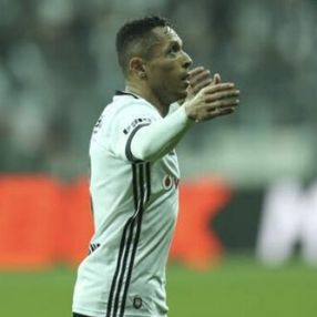Adriano: Atiba'nın heykeli dikilmeli
