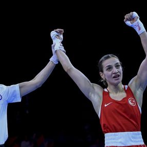 Buse Naz Çakıroğlu, Dünya Kadınlar Boks Şampiyonası'nda finale yükseldi