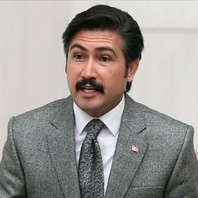 AK Parti'de Cahit Özkan görevden alındı