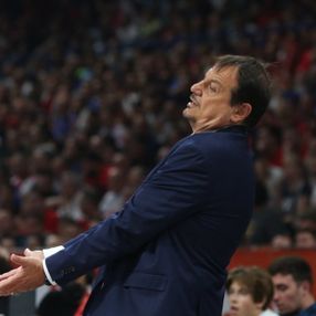 Ergin Ataman, Anadolu Efes'i üst üste ikinci kez şampiyon yaptı