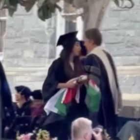 Filistinli öğrenci ABD Dışişleri Bakanı Blinken'ı şaşırtan hareket