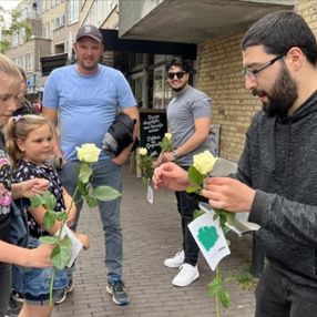 Hollanda'da 10 bin gül ile İslam'ı anlattılar