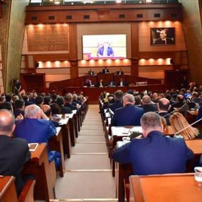 Ekrem İmamoğlu'nun veto ettiği öğrenci indirimi meclisten tekrar geçti
