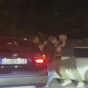 Maltepe'de aracına çarpan sürücünün peşine düştü