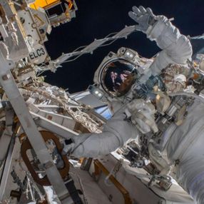 NASA astronotu uzayda boğulma tehlikesi geçirdi