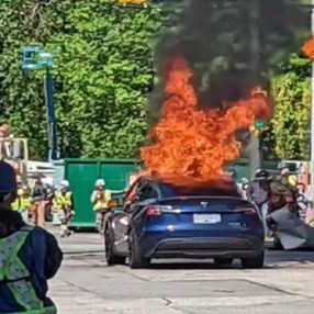 Kanada'da Tesla Model Y, durup dururken yandı