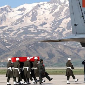 Pençe-Kilit Operasyonu'nda şehit düşen Mehmetçiklere veda