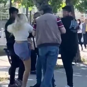 Beylikdüzü'ndeki kadın, videosunu çeken sapığı dövdü