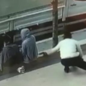 Esenyurt'ta cep telefonu hırsızlığı
