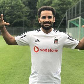 Beşiktaşlı Douglas, müteahhit olmaya karar verdi