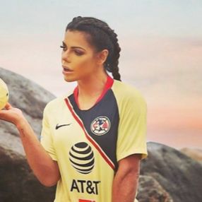 Suzy Cortez: Pique bana çok mesaj attı