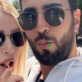 Seda Sayan ve Çağlar Ökten'den lolipoplu poz