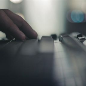 Dezenformasyonla mücadele yasa teklifi komisyondan geçti