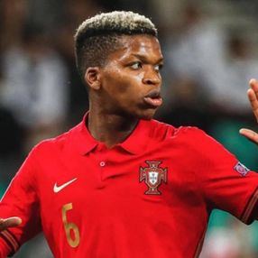 Galatasaray'a Benfica'dan yeni orta saha