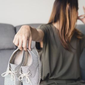 Ayak kokusunun 10 nedeni ve kötü kokuya karşı doğal çözümler