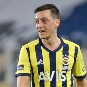 Mesut Özil, Fenerbahçe'yi sosyal medyada takipten çıkardı