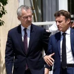 Emmanuel Macron: Türkiye NATO üyelikleriyle ilgili duruşunu netleştirilmeli