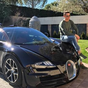 Cristiano Ronaldo'nun koruması aracıyla kaza yaptı