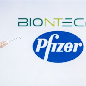 Pfizer-BioNTech, Omicron'a karşı daha etkili aşı geliştirdiğini duyurdu