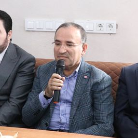 Bekir Bozdağ, taziye ziyaretinde Kur'an-ı Kerim tilavet etti