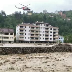 Kastamonu'daki vatandaşlar selden helikopterle kurtarılıyor