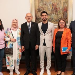 Kemal Kılıçdaroğlu, tahliye olan askeri öğrenciyi kabul etti