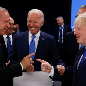 NATO Liderler Zirvesi'nden samimi kareler