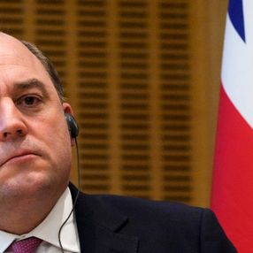İngiltere Savunma Bakanı Wallace: Putin, kısa boy sendromlu bir deli