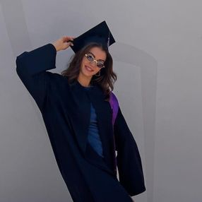 Burcu Özberk, üniversiteden mezun oldu