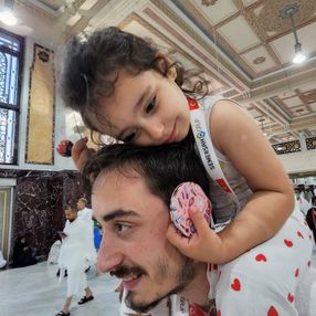 Minik hacı adayları Kabe'de