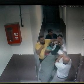 Arnavutköy'de kira anlaşmazlığı: Ev sahibi, kiracılarını darbetti