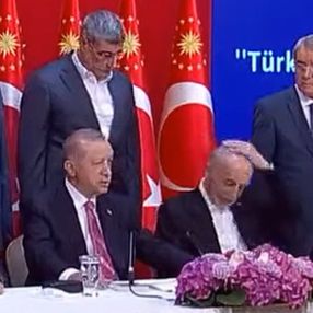 Cumhurbaşkanı Erdoğan'dan Ergün Atalay'a: Senin başında da saç kalmadı ya