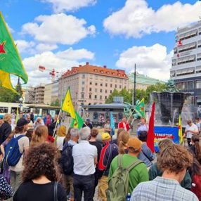 İsveç'te PKK terör örgütü destekçileri eylem düzenledi