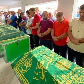 Sakarya'da kazada yaşamını yitiren aynı aileden 5 kişi toprağa verildi