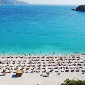 Tatil beldelerinde bayram yo�unlu�u: Otellerde bo� yer kalmad�