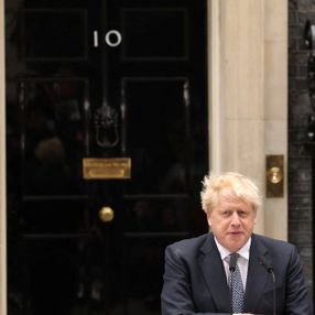 İngiltere'de Boris Johnson'ın koltuğu için 8 aday yarışacak