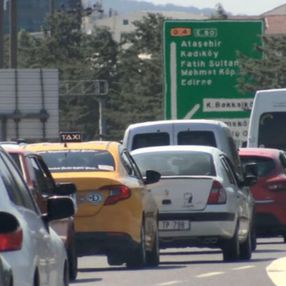 İstanbul'da tatilcilerin dönüş trafiği sürüyor