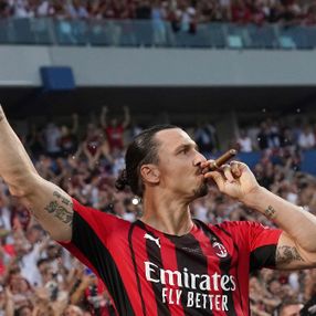 Milan, 40 yaşındaki Ibrahimovic’le sözleşme yeniledi