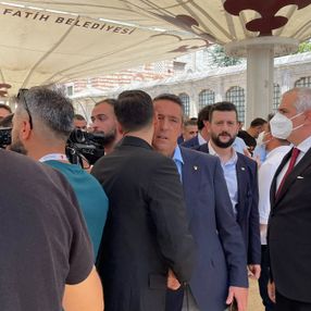 Mesut Özil ve Ali Koç cenazede karşılaştı