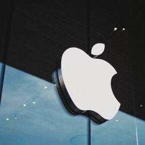 Apple, işe alımları yavaşlatma kararı aldı
