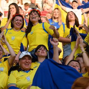 Dinamo Kiev taraftarları Bayraktar tezahüratı yaptı