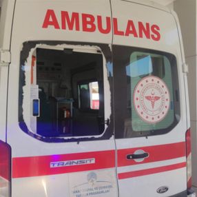 Bursa'da camını kırdığı ambulansla hastaneye kaldırıldı