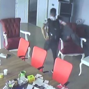 Gaziantep'te lavabo ihtiyacı için geldiği iş yerinden laptop çaldı