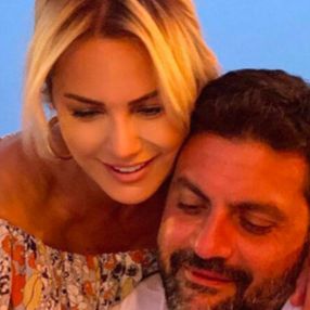 Ece Erken havuz başı fotoğrafına gelen yoruma öfkelendi