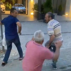 Bursa'da otobüste kadınların ayağını çeken şüpheliye meydan dayağı atıldı