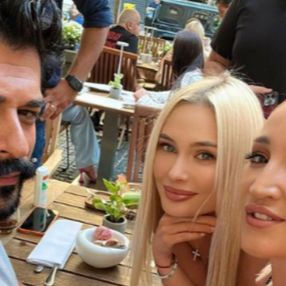 Burak Özçivit'in para karşılığı yemek yediği kadınlar Playboy güzeli çıktı