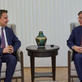 Ahmet Davutoğlu'ndan Ali Babacan'a üçüncü ittifak eleştirisi