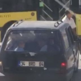 Bursa'da kaput üzerinde yolculuk kamerada