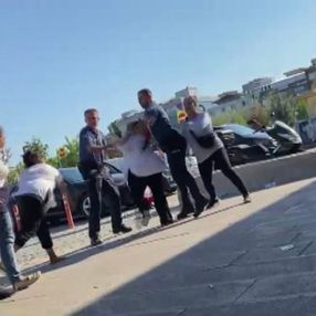 Sultangazi’de kadınların kavgası: Terliklerle birbirlerine saldırdılar